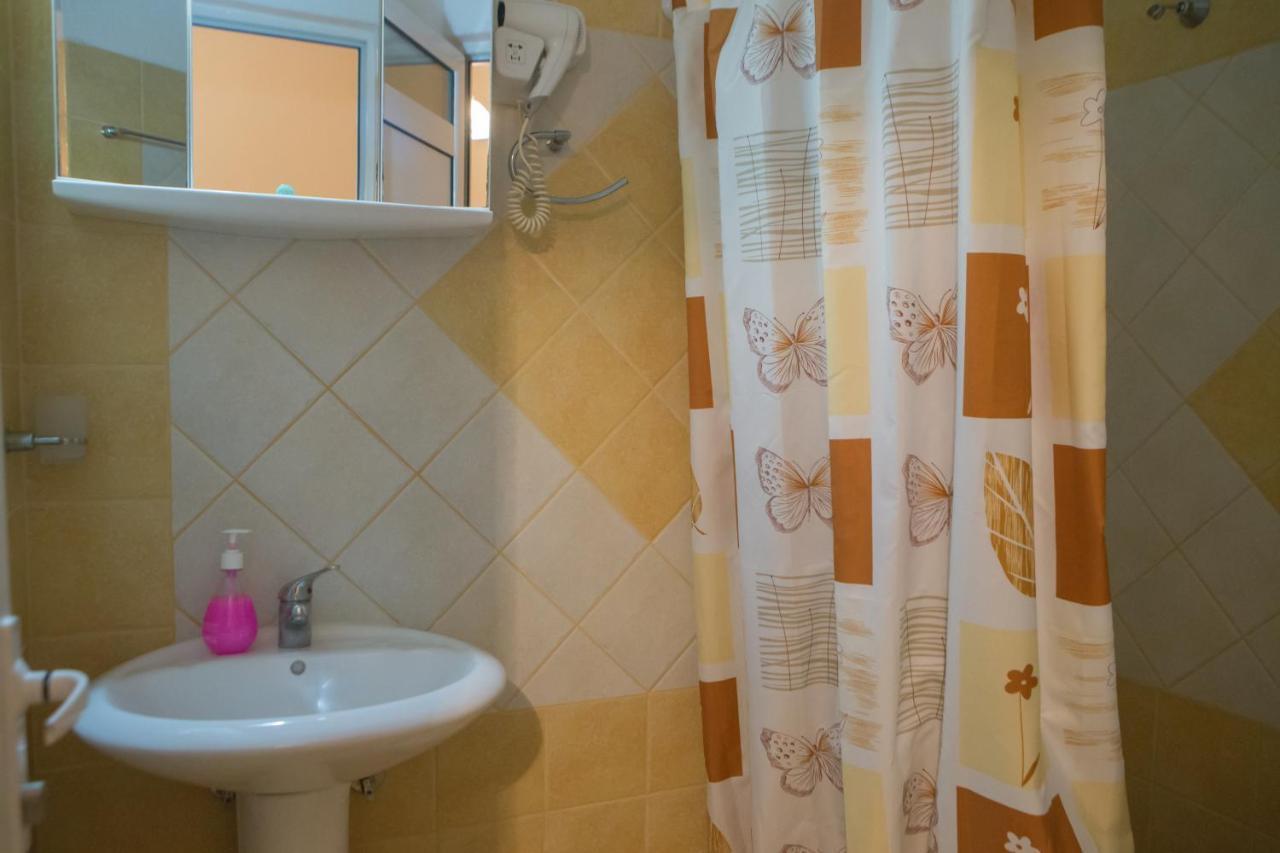 Avgi Lägenhet Káto Loutrákion Exteriör bild